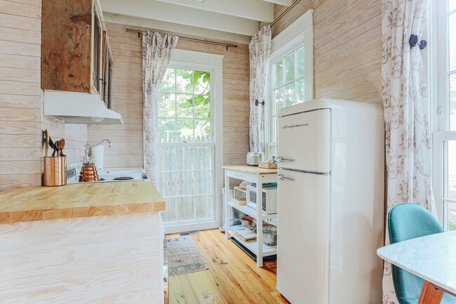 Photo - 231 4th St SW