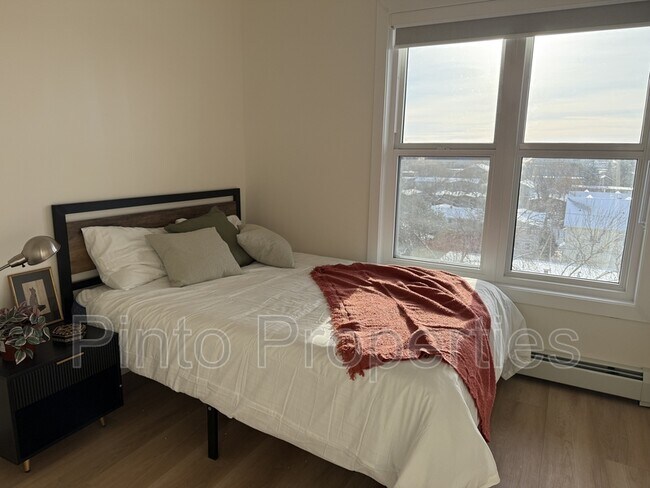 Photo - 8615-8108 108 St NW