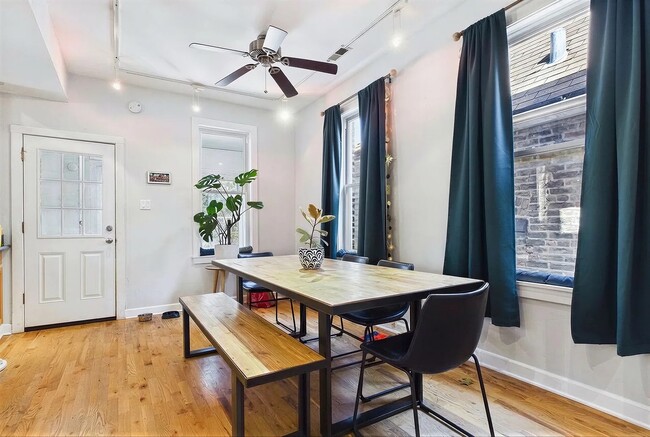 Dine in kitchen area - 2330 W Palmer St Unit #2