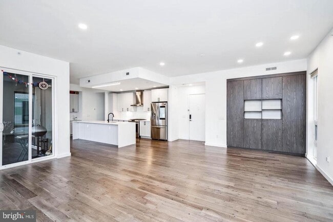 Building Photo - 1501 N 31st St Unit PH1