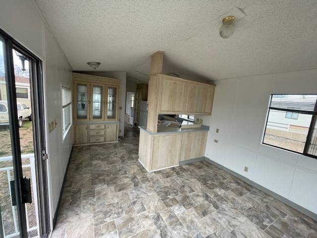 Photo - 740-990-990 Arroyo Dr