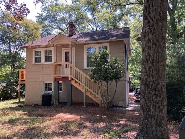 Building Photo - 2 Bedroom 1 Bathroom Rental