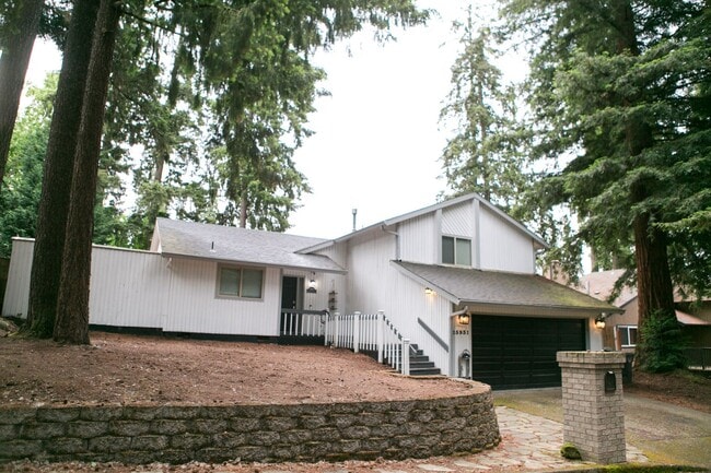 Photo - 4 bedroom 3 bath house for rent- Great location in Milwaukie, OR!