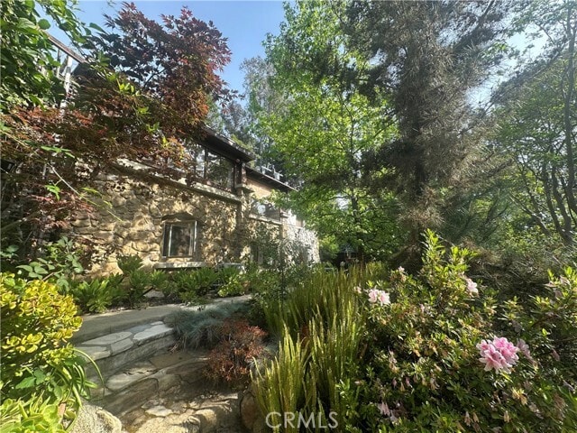 Building Photo - 8601 Wonderland Ave Unit 1