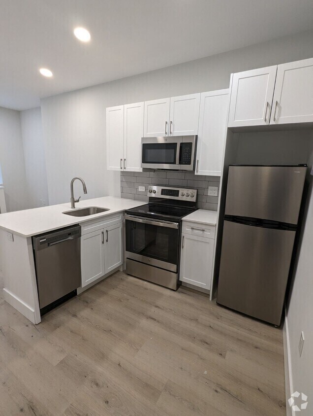 Building Photo - 501 Beacon St Rental