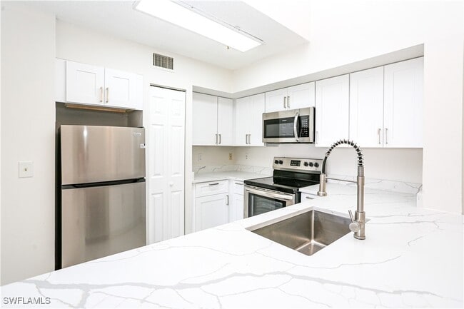 Building Photo - 1265 Wildwood Lakes Blvd Unit 3-306 Rental
