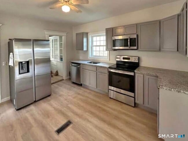 Building Photo - 151 Sunnyside Ave