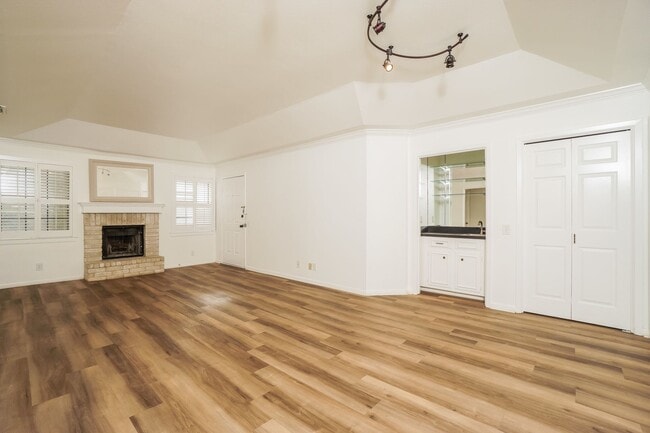 Building Photo - Fredericksburg_8415 Unit 704