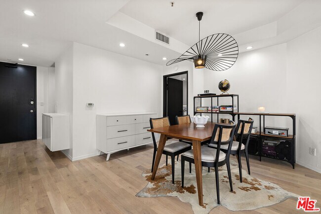 Photo - 245 Main St Unidad 210