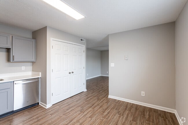2BR, 2BA - 1,000 SF - Kitchen & Dining Area