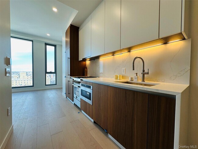 Photo - 35-32 Leavitt St Unit 11i
