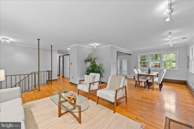 Photo - 3035 Hazelton St