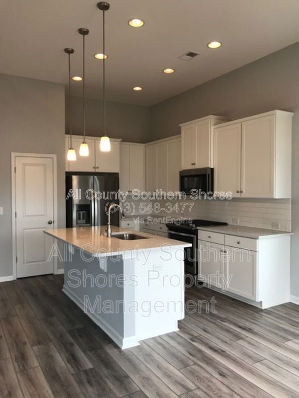 Photo - 877 Devon Estate Ave