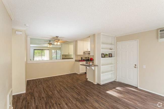 1 BR, 1 BA - 618 SF