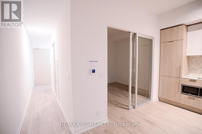 Photo - 2020 Bathurst St Unit 721