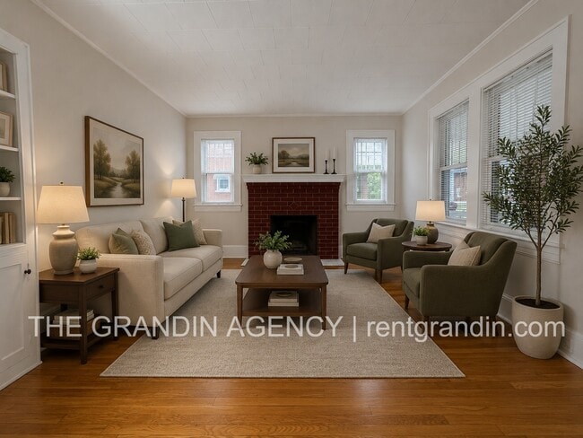 2818 Burton Ave NW