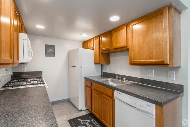 1 BR, 1 BA - 825 SF