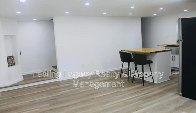 Photo - 275 Milling Rd