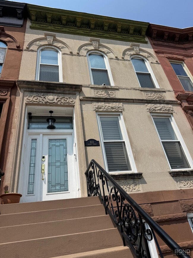 Building Photo - 611 Quincy St Rental