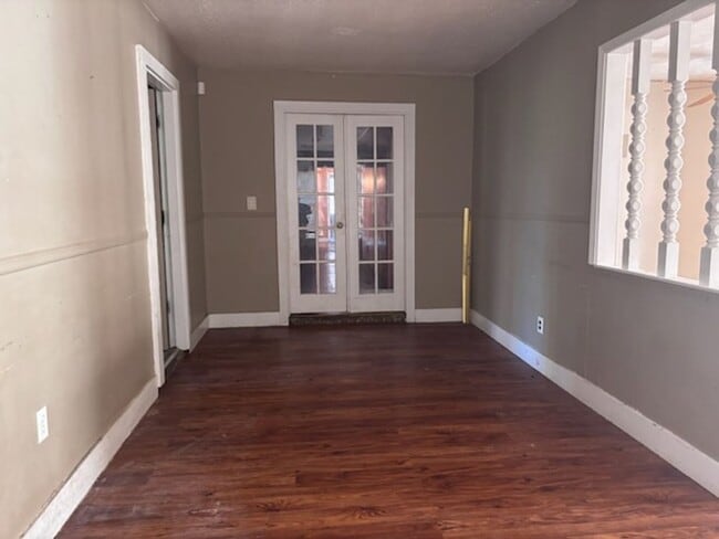 Photo - 1706 Dorgan St