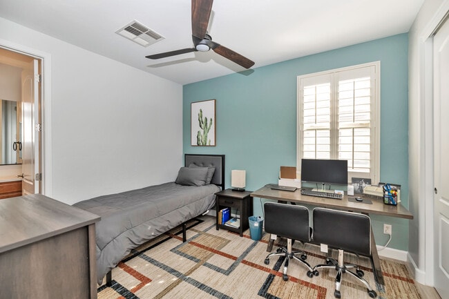 Photo - 3305 E Windsor Dr