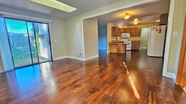 Photo - Charming 4 Bed 2 Bath Rambler with Office/Den in Benson Hilll, Renton WA.