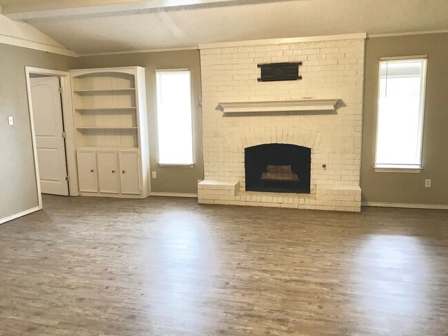 Photo - 8606 Geneva Ave