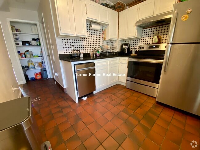 Building Photo - 162 Broadway Unit 2 Rental
