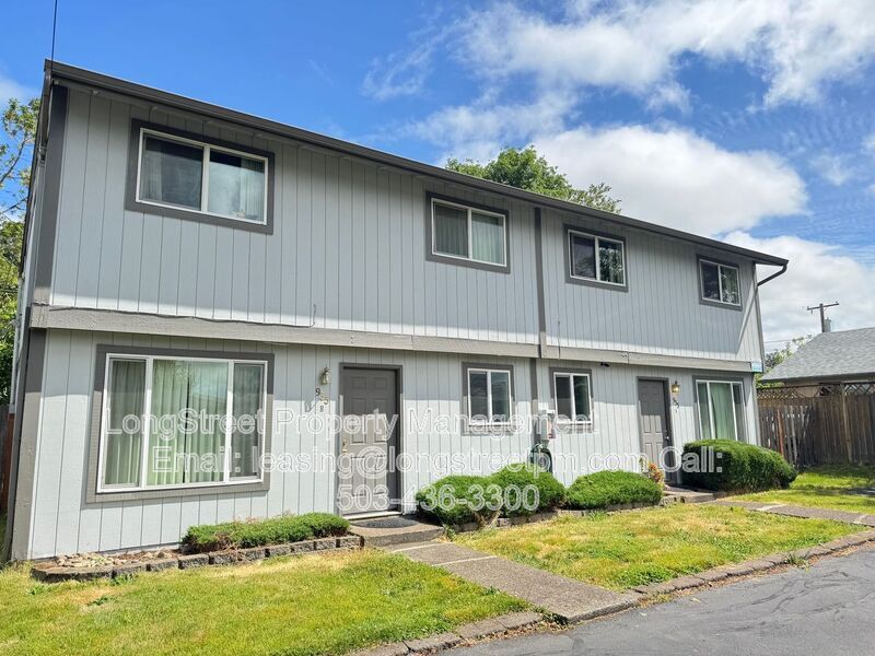 Photo - 933 NW Sequoia Ave