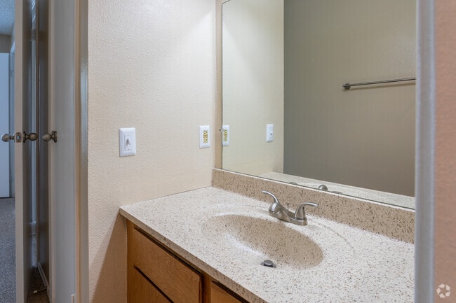 1BR, 1BA - 531 SF