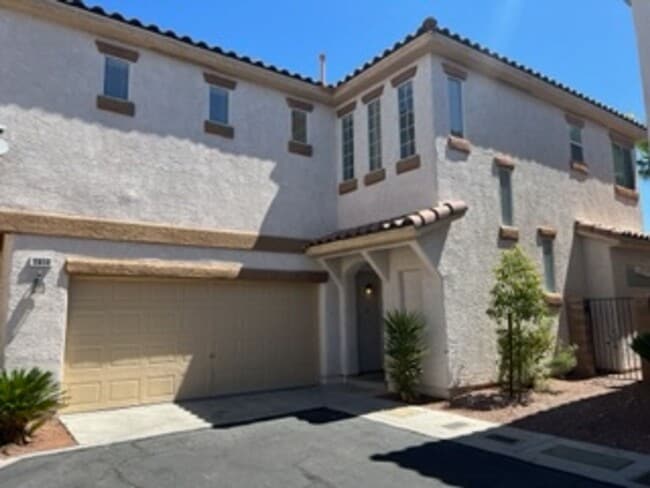 Building Photo - SOUTHERN HIGHLANDS BEAUTY!