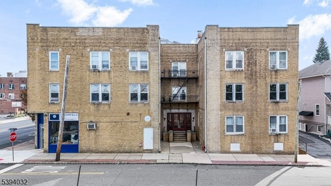 Building Photo - 2 Washburn Pl Unit 303