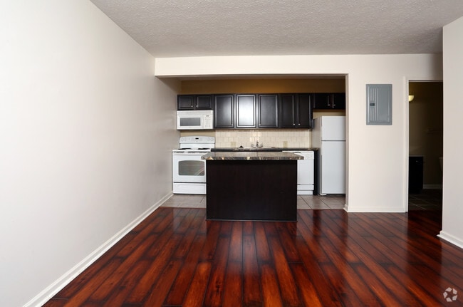 Living Area - Foxtail Glen on White Pond