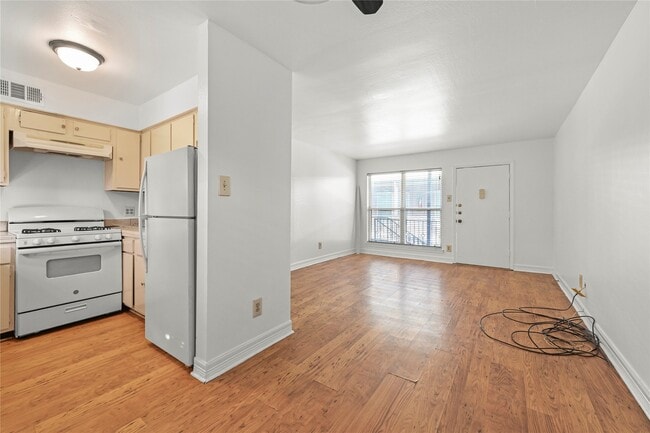 Photo - 419 Marshall St Unit 11