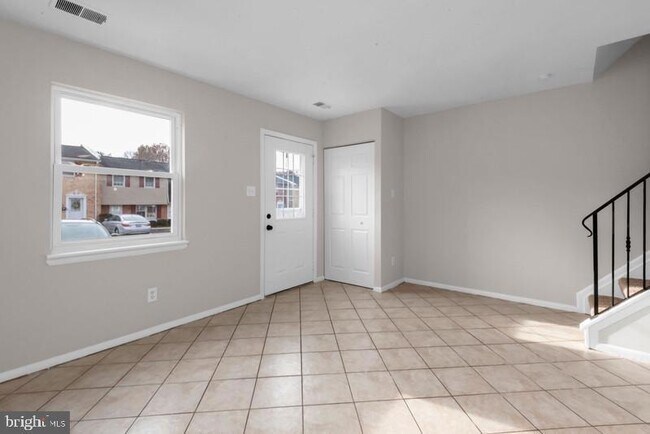 Photo - 45 Heritage Ct