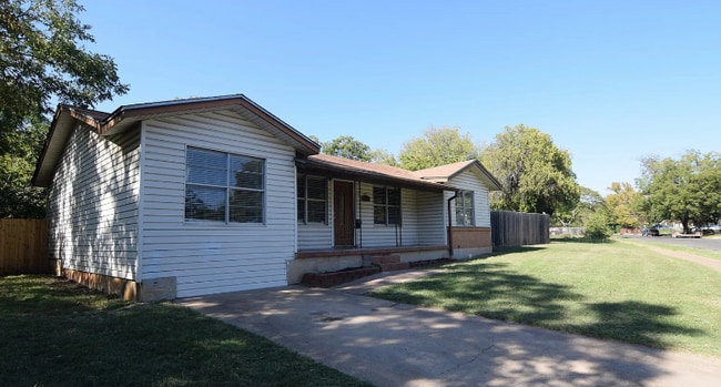 Photo - 311 Crockett Dr