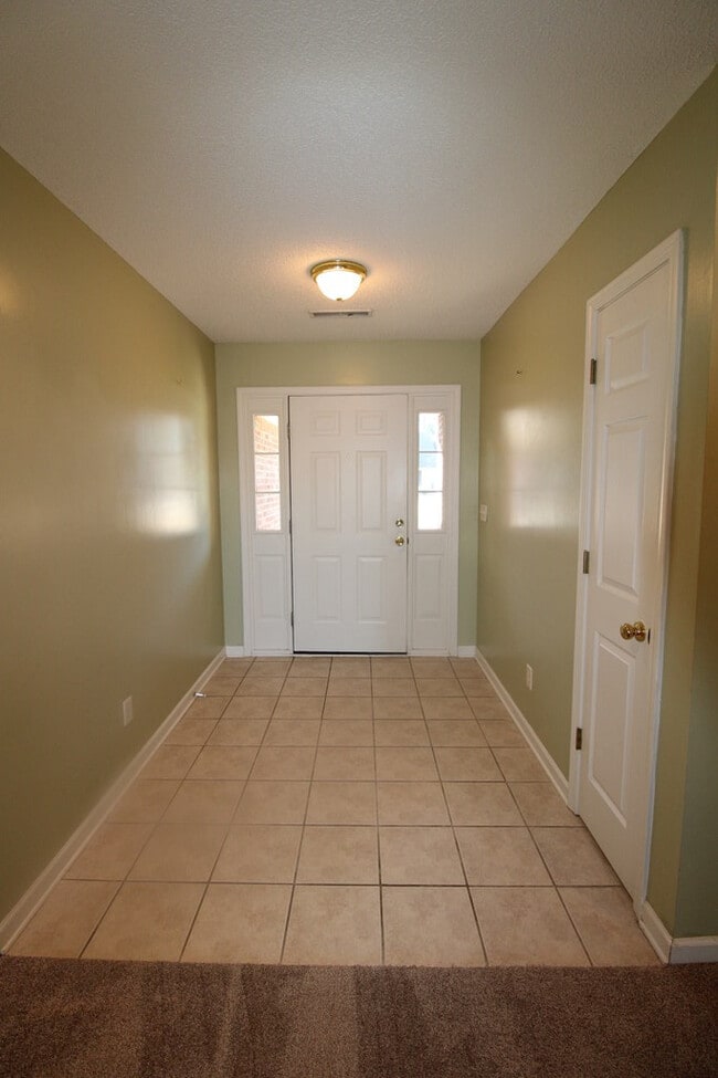 Photo - 305 Trillium Ln