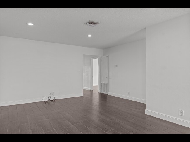 Photo - 2133 NE 56th Ct