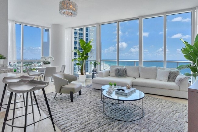 Photo - 100 South Pointe Dr Unidad 2208