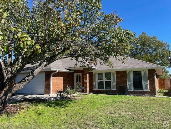 Building Photo - Fantastic 3 Bedroom Rental