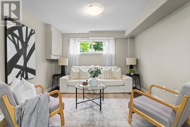 Photo - 929 Southdown Dr