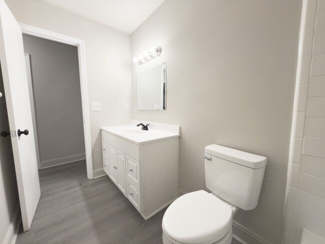 Photo - 836 White Oak Dr Unit B