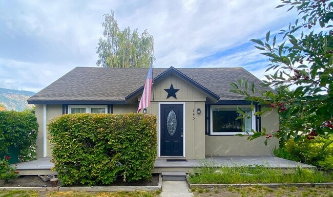 Building Photo - 3-Bedroom Home- Pets Allowed with Approval