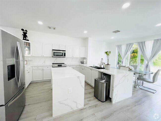 Building Photo - 14731 SW 132nd Ct Rental