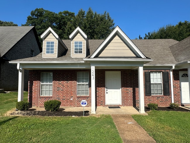 Building Photo - Charming 3BR/2.5BA Bartlett Area Home | Hardwood Floors Throughout, High Ceilings & Fireplace