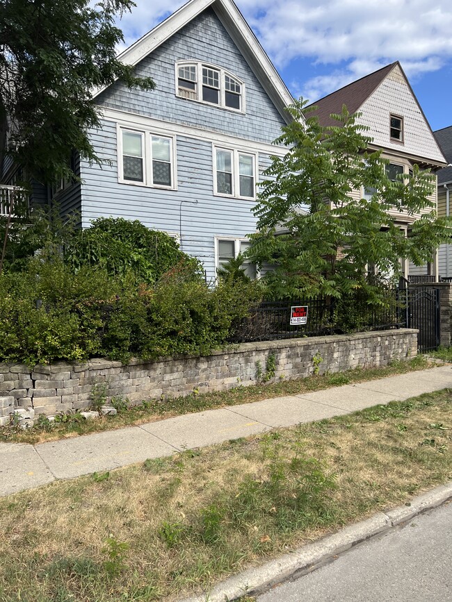 Photo - 2540 N Oakland Ave