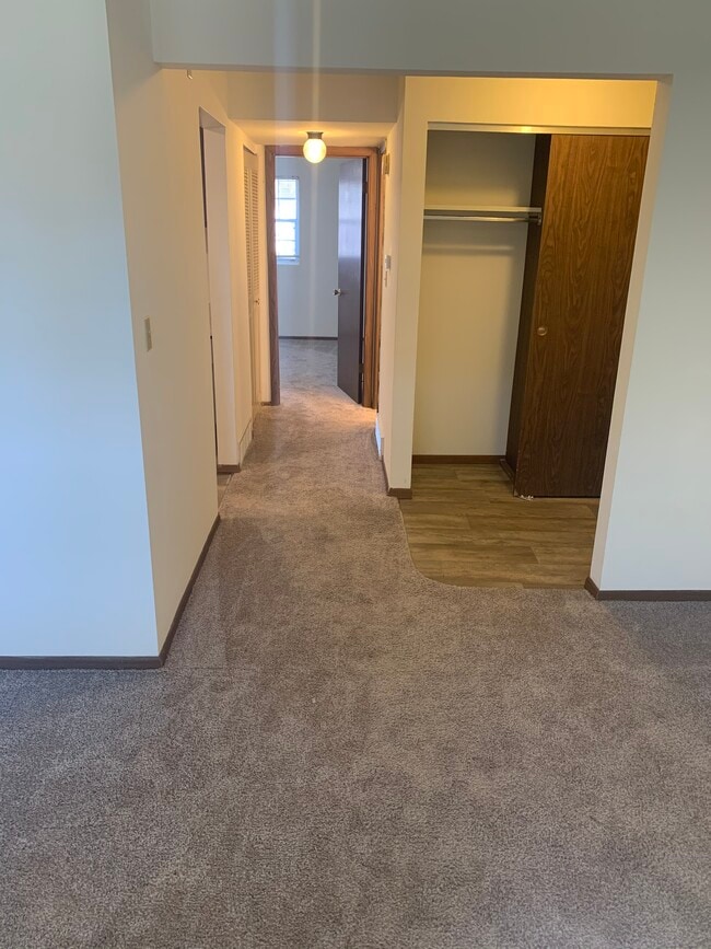 Monarch - 1 Bed - Versailles Apartments