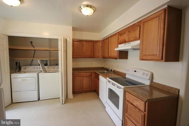 Building Photo - 3722 Persimmon Cir