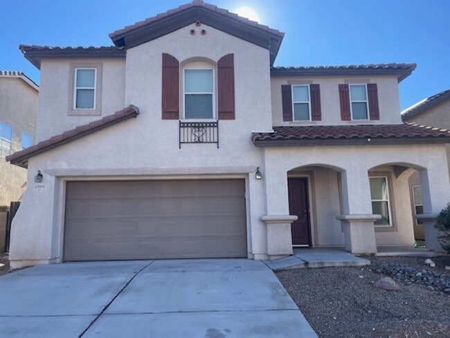 Building Photo - Spacious 2 story house