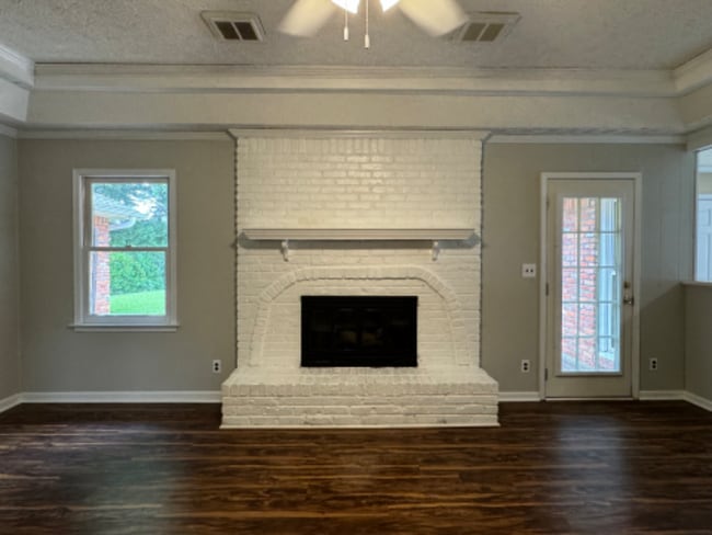 Photo - 107 Ledyard Dr